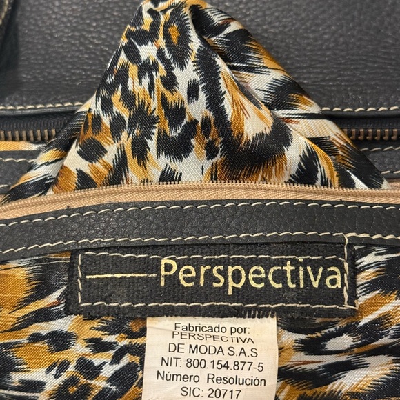 Elegant Black Crossbody Bag with Tassel - Picture 6 of 12